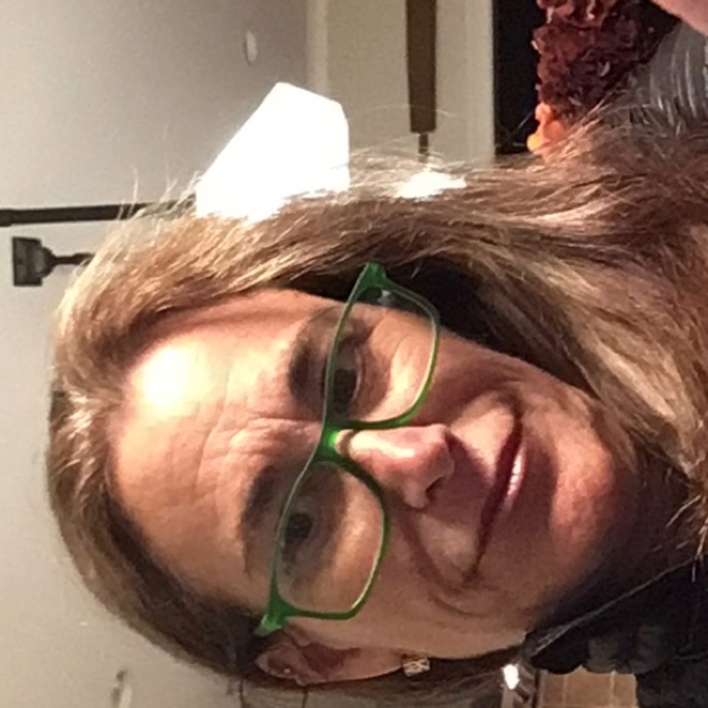 Meet your Posher, Laurie